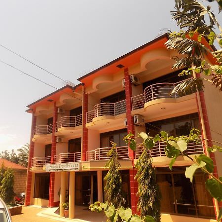Entebbe Traveller'S Hotel Екстериор снимка