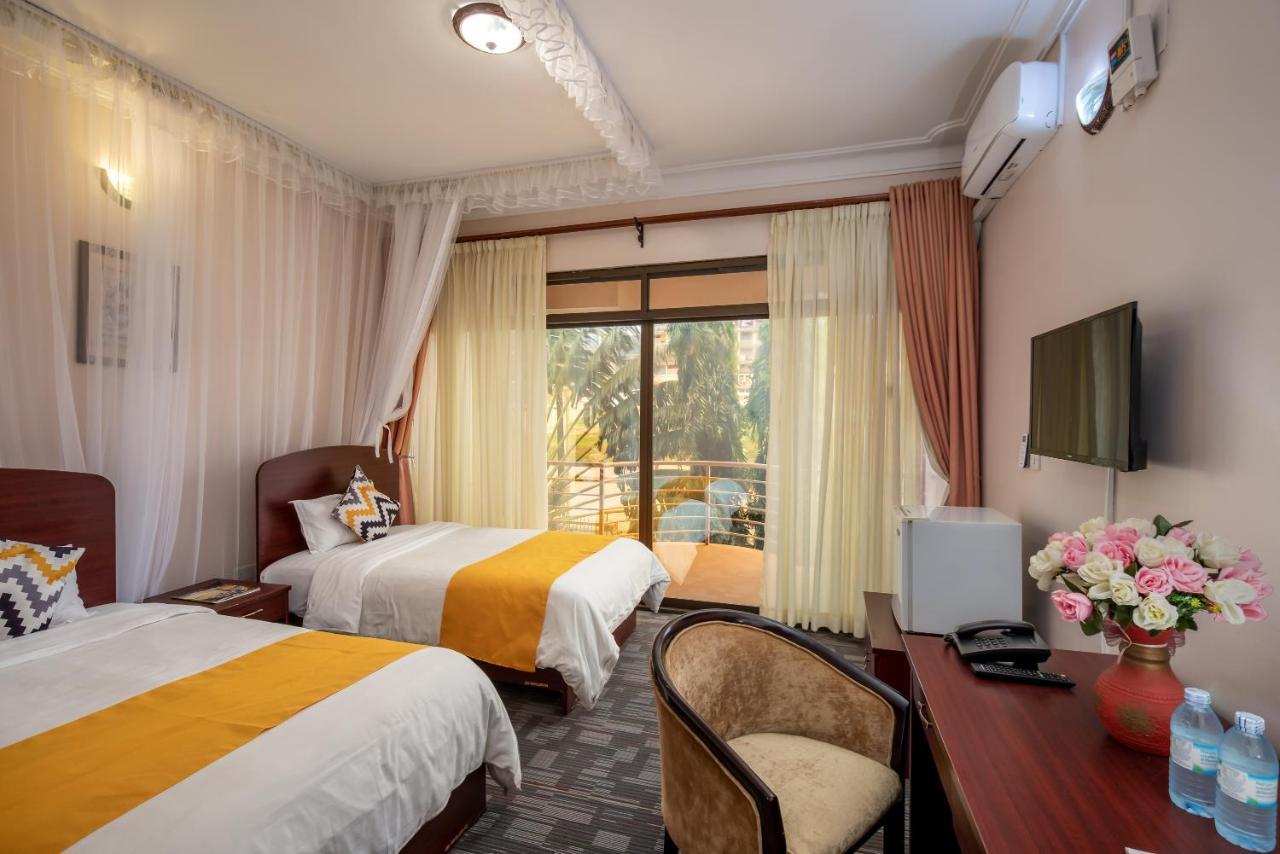 Entebbe Traveller'S Hotel Екстериор снимка