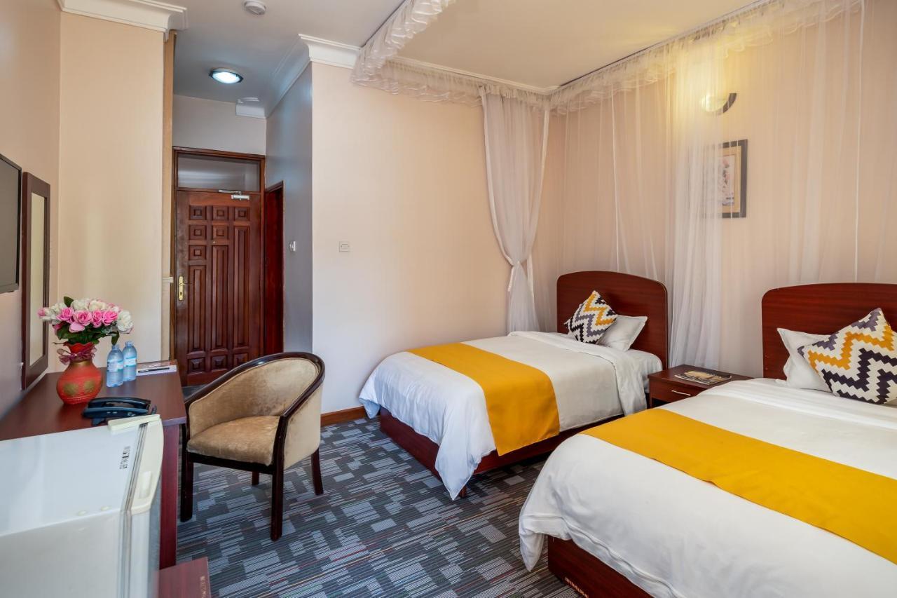 Entebbe Traveller'S Hotel Екстериор снимка