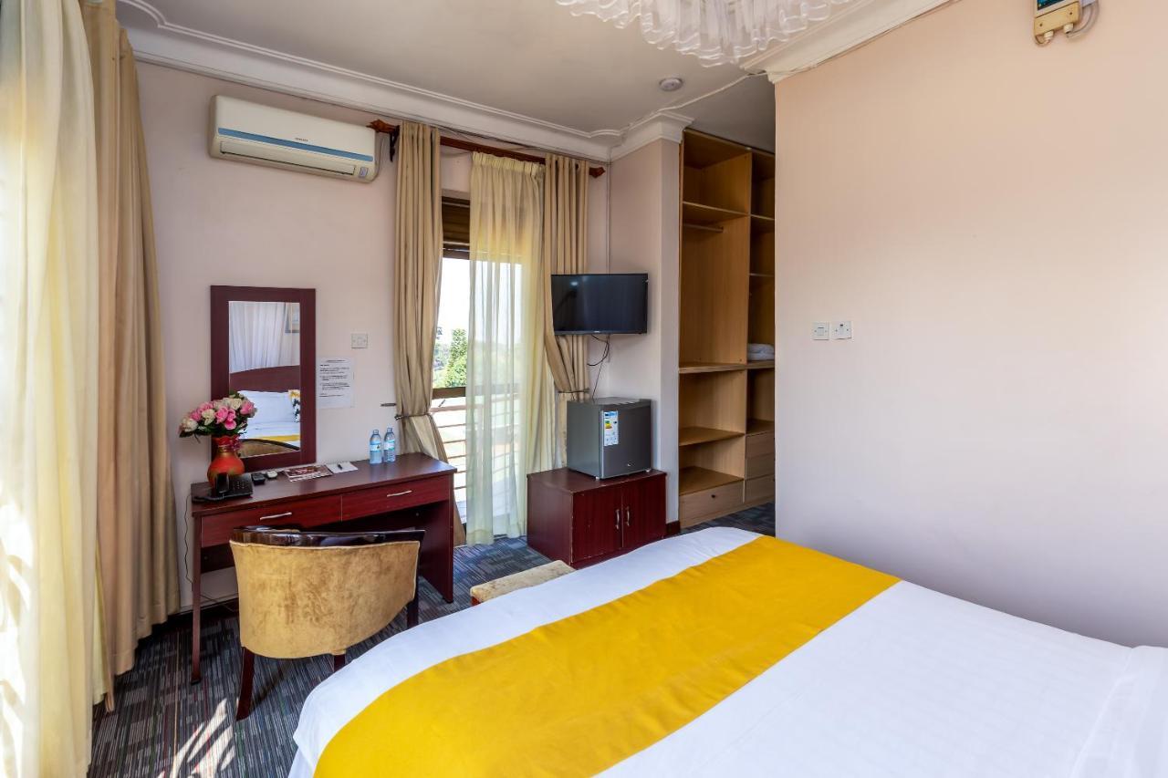 Entebbe Traveller'S Hotel Екстериор снимка