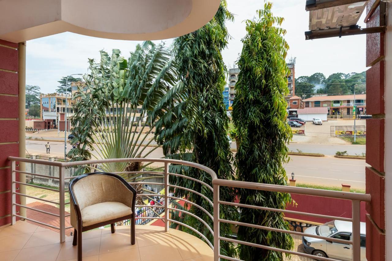 Entebbe Traveller'S Hotel Екстериор снимка