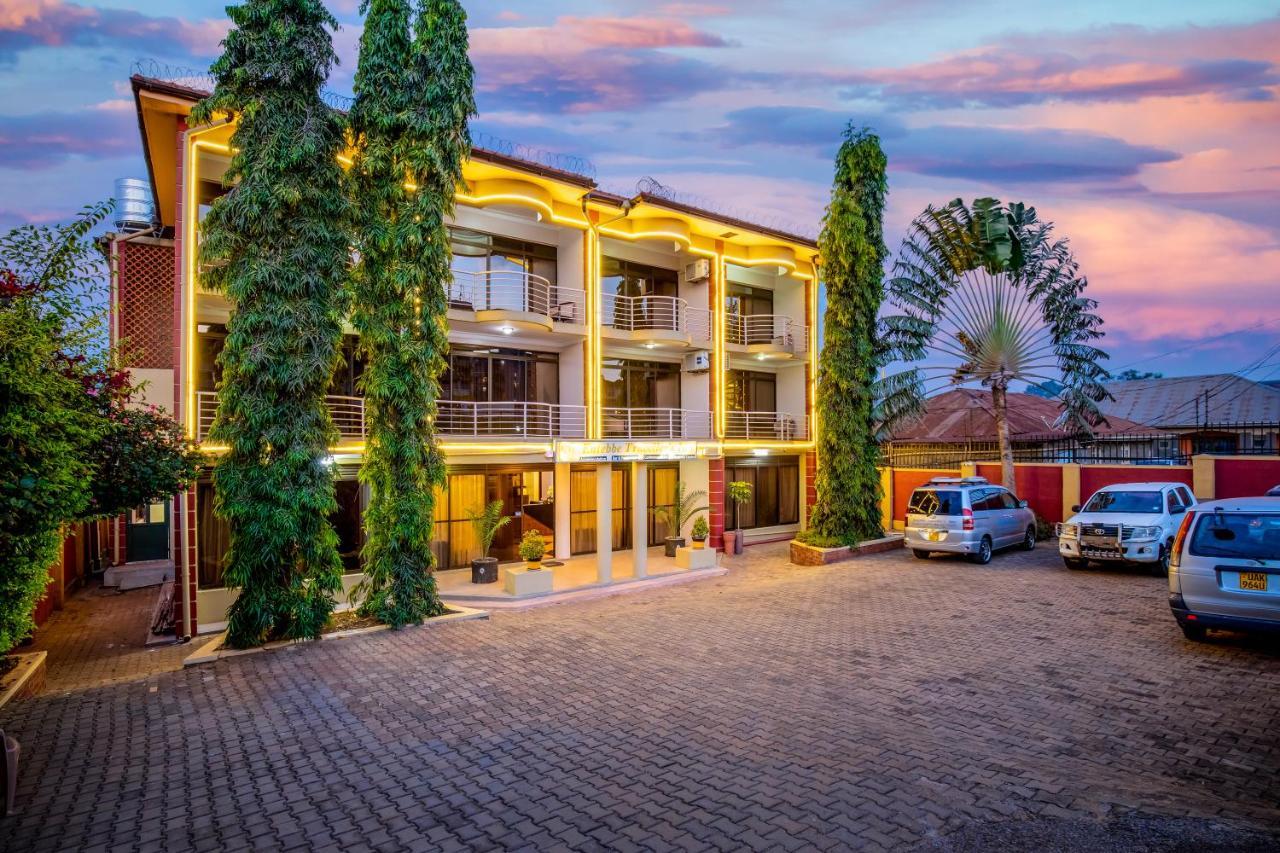 Entebbe Traveller'S Hotel Екстериор снимка
