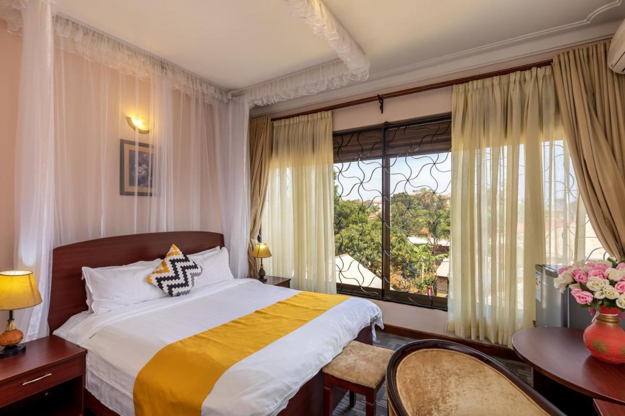 Entebbe Traveller'S Hotel Екстериор снимка