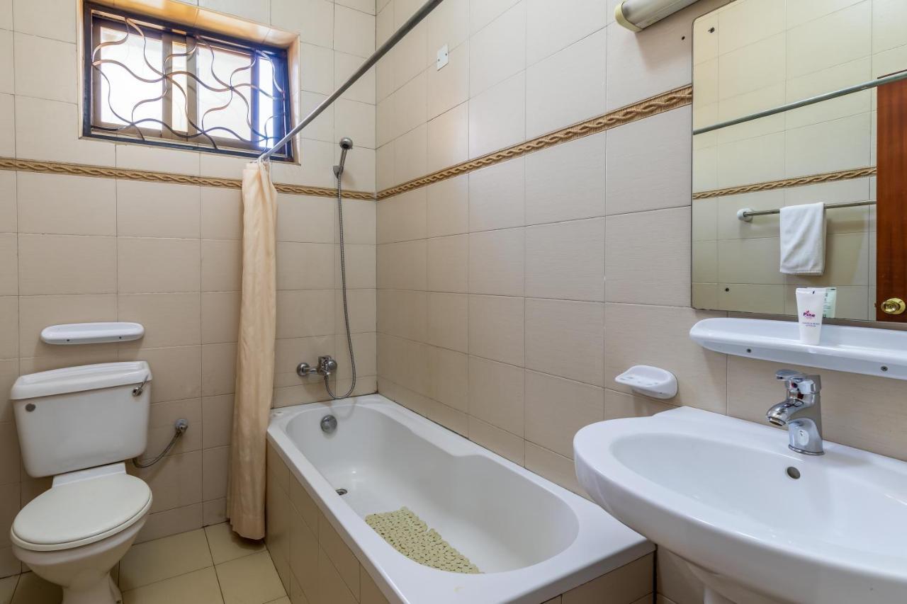 Entebbe Traveller'S Hotel Екстериор снимка