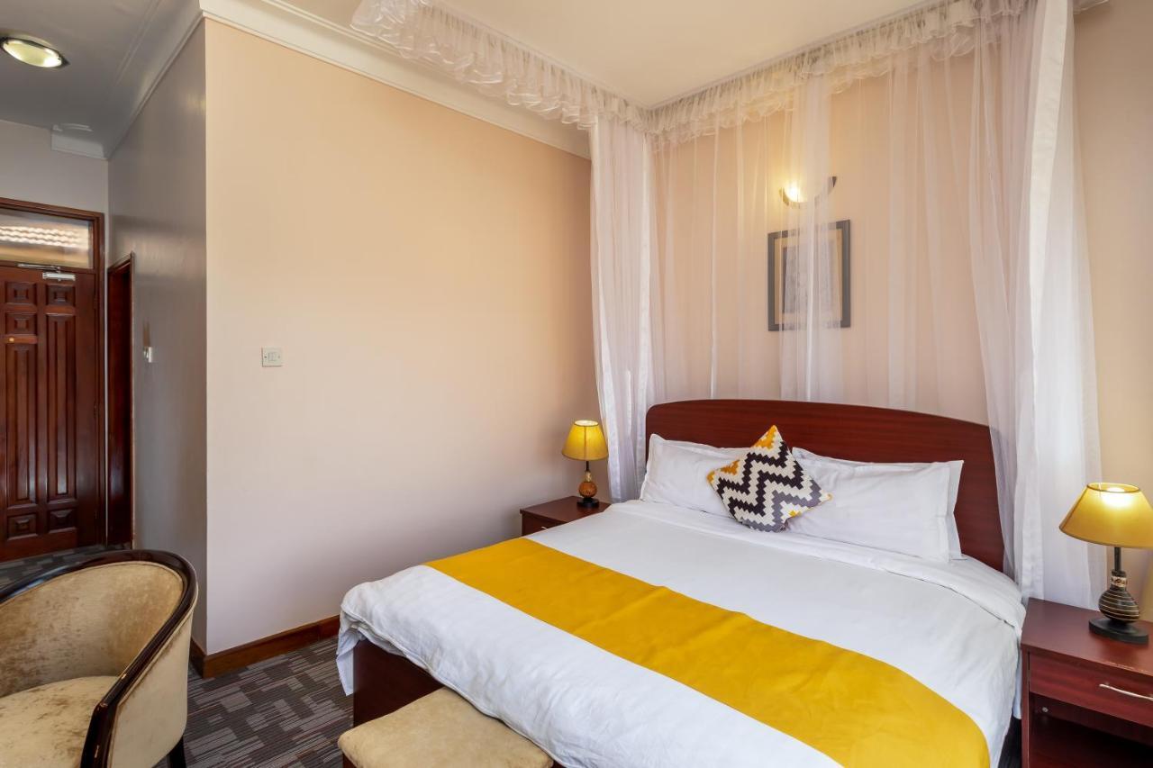 Entebbe Traveller'S Hotel Екстериор снимка