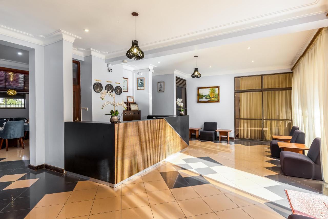 Entebbe Traveller'S Hotel Екстериор снимка