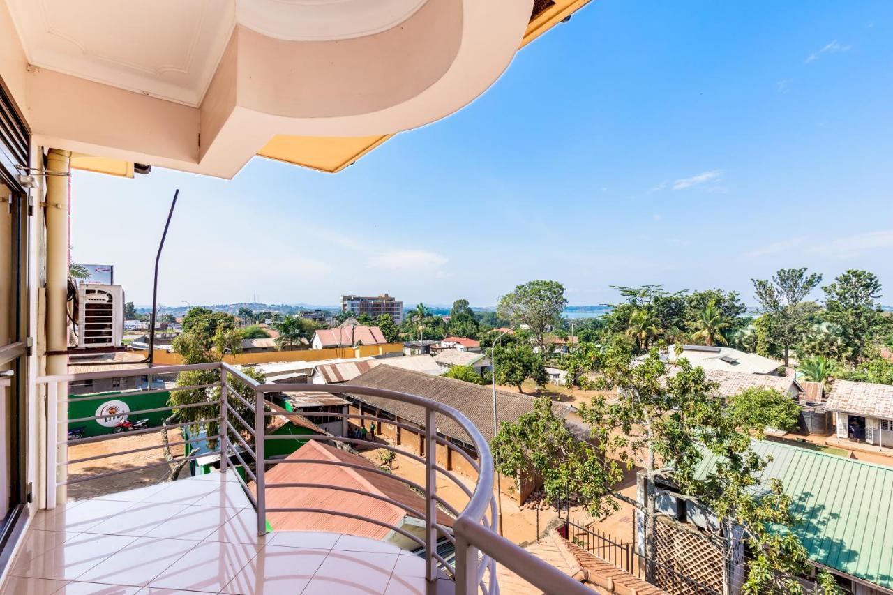 Entebbe Traveller'S Hotel Екстериор снимка
