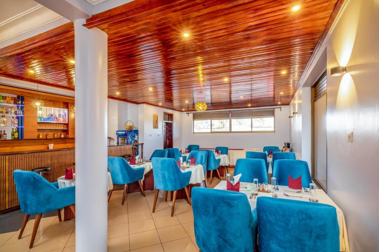 Entebbe Traveller'S Hotel Екстериор снимка