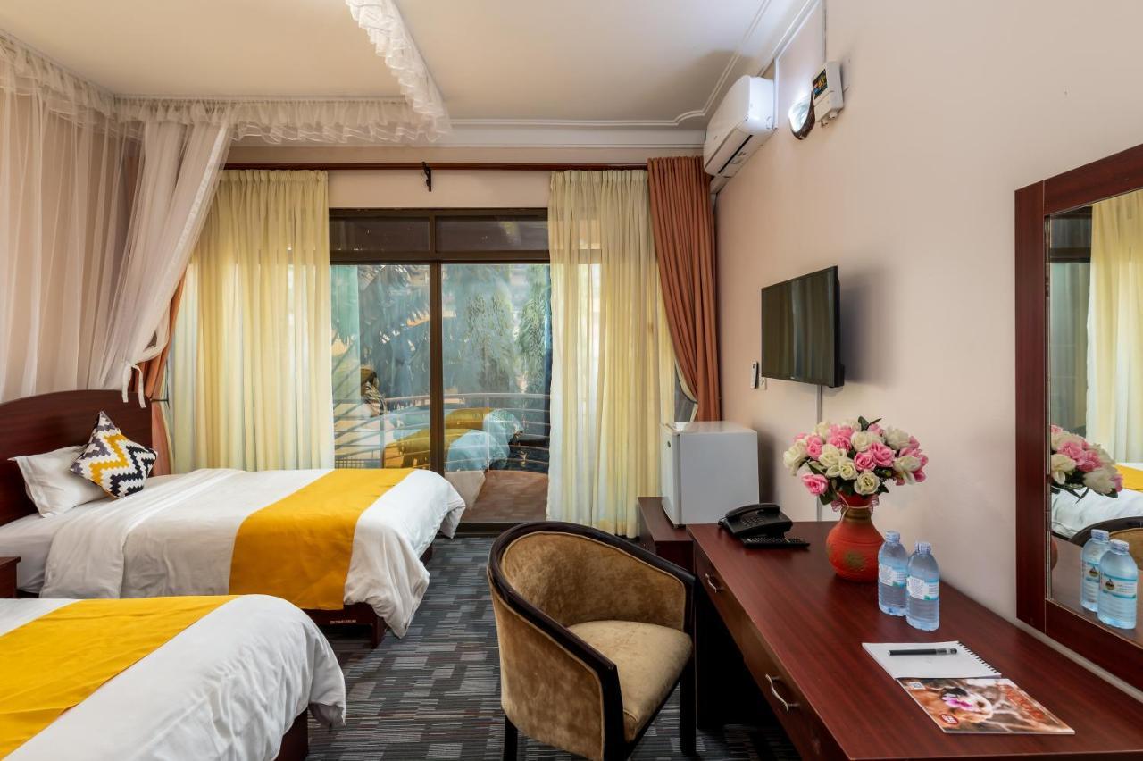 Entebbe Traveller'S Hotel Екстериор снимка