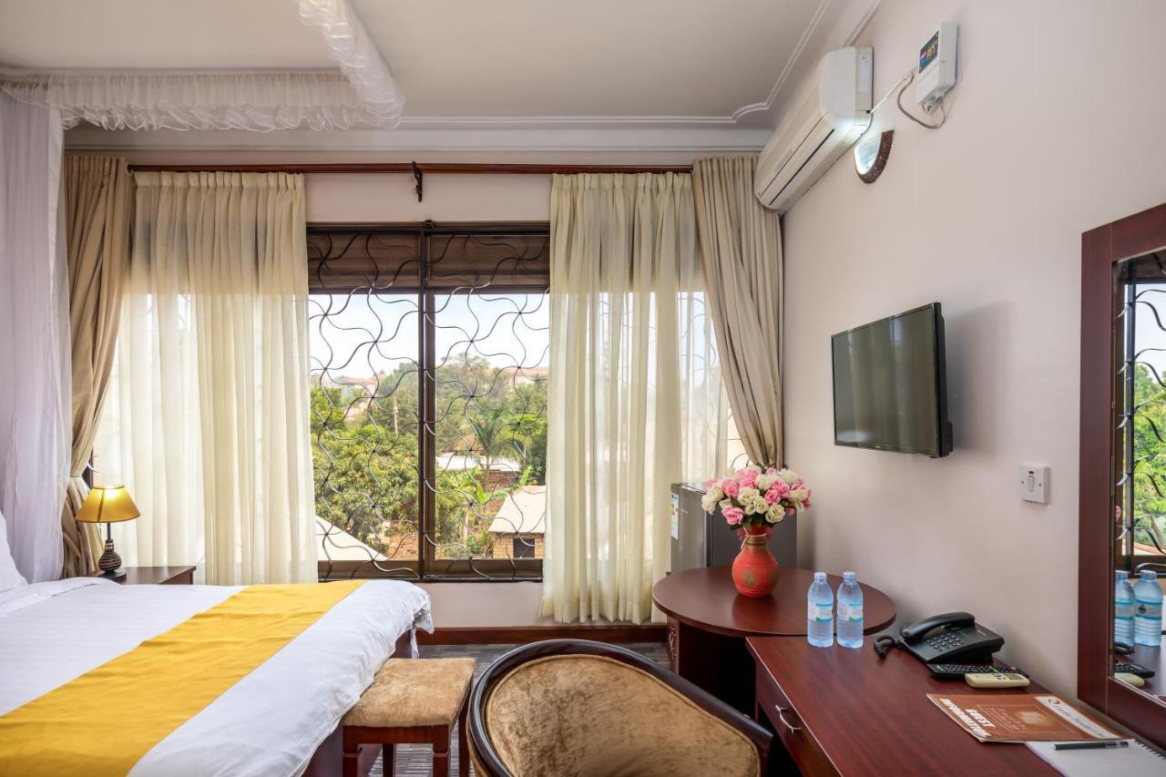 Entebbe Traveller'S Hotel Екстериор снимка