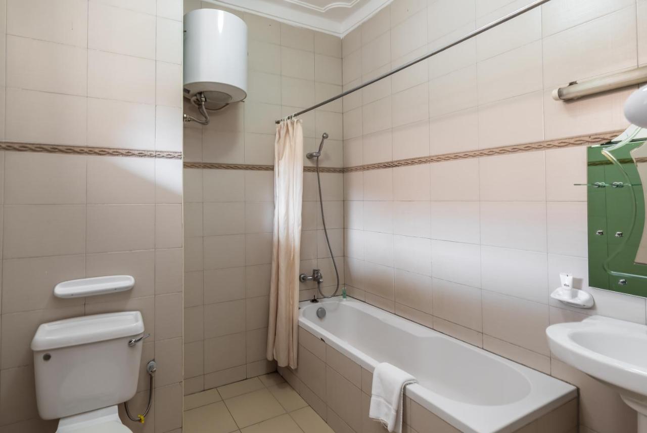 Entebbe Traveller'S Hotel Екстериор снимка