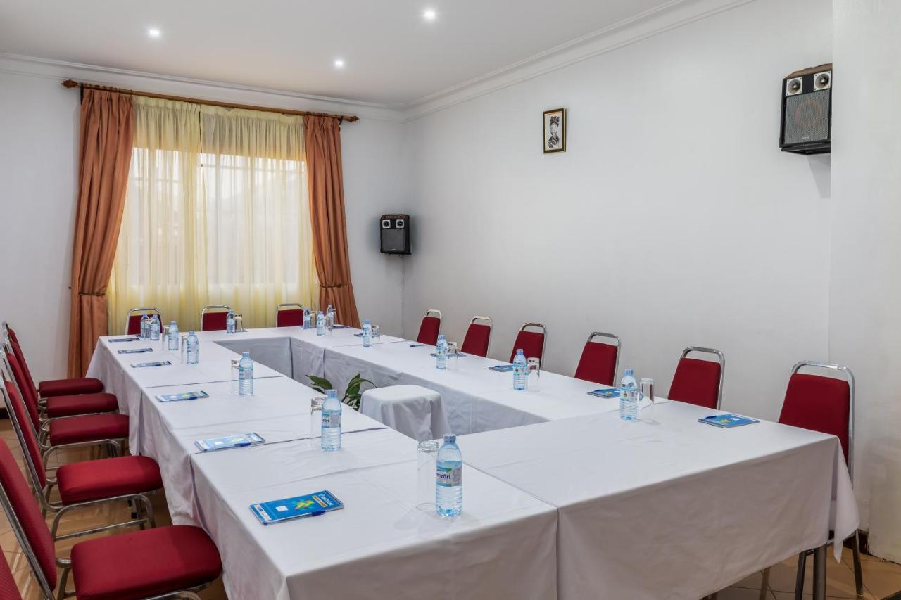 Entebbe Traveller'S Hotel Екстериор снимка