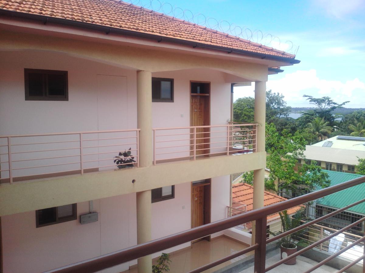 Entebbe Traveller'S Hotel Екстериор снимка