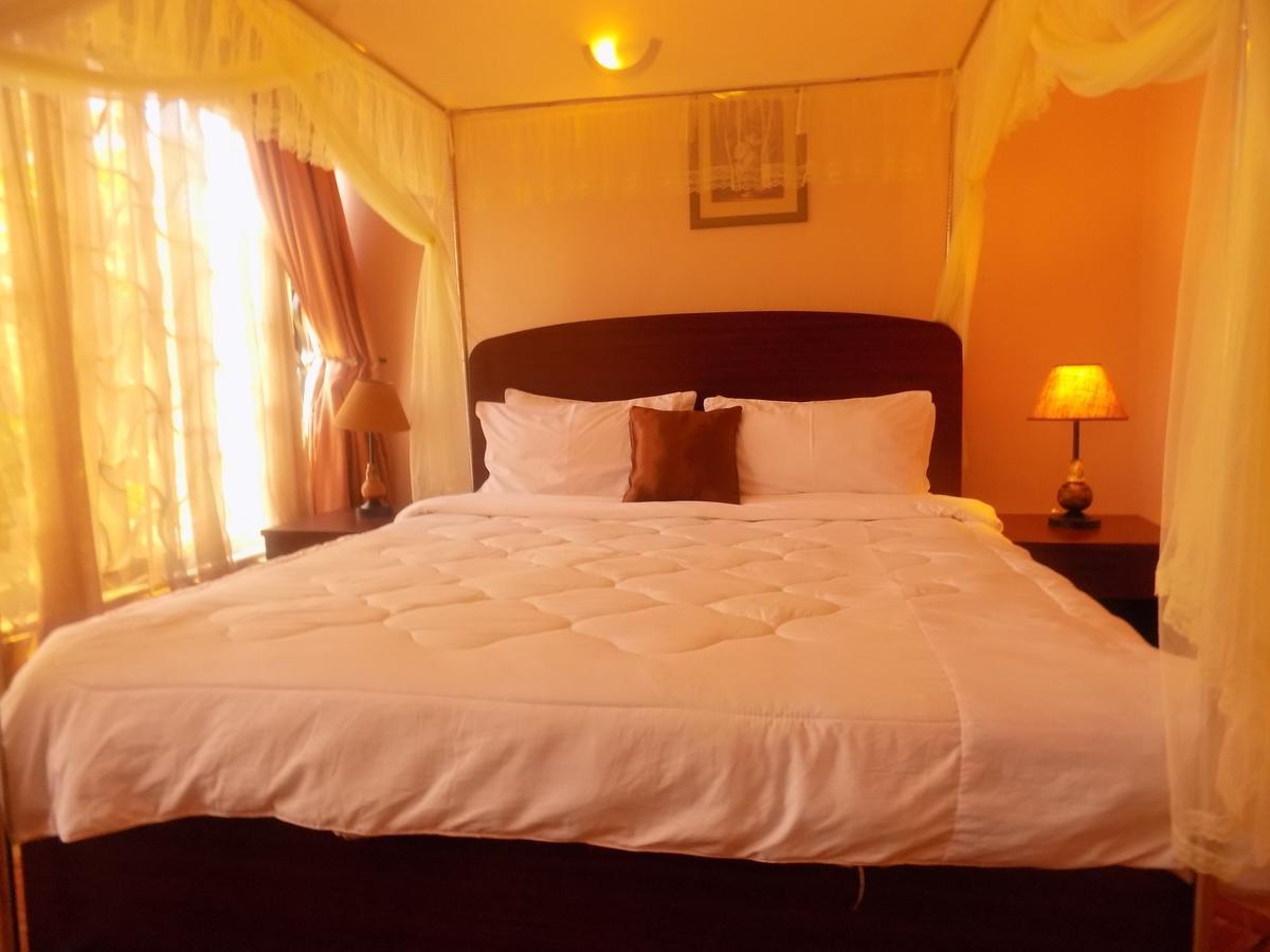 Entebbe Traveller'S Hotel Екстериор снимка