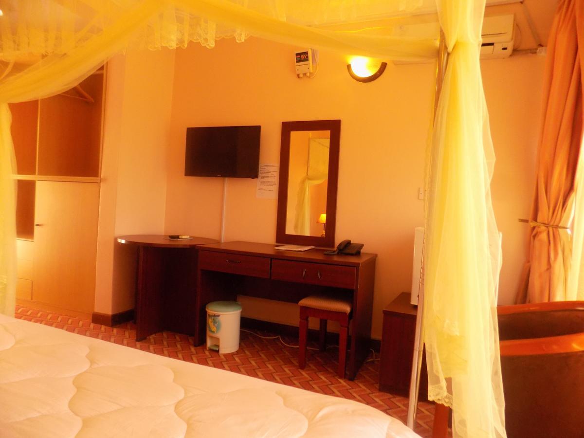 Entebbe Traveller'S Hotel Екстериор снимка