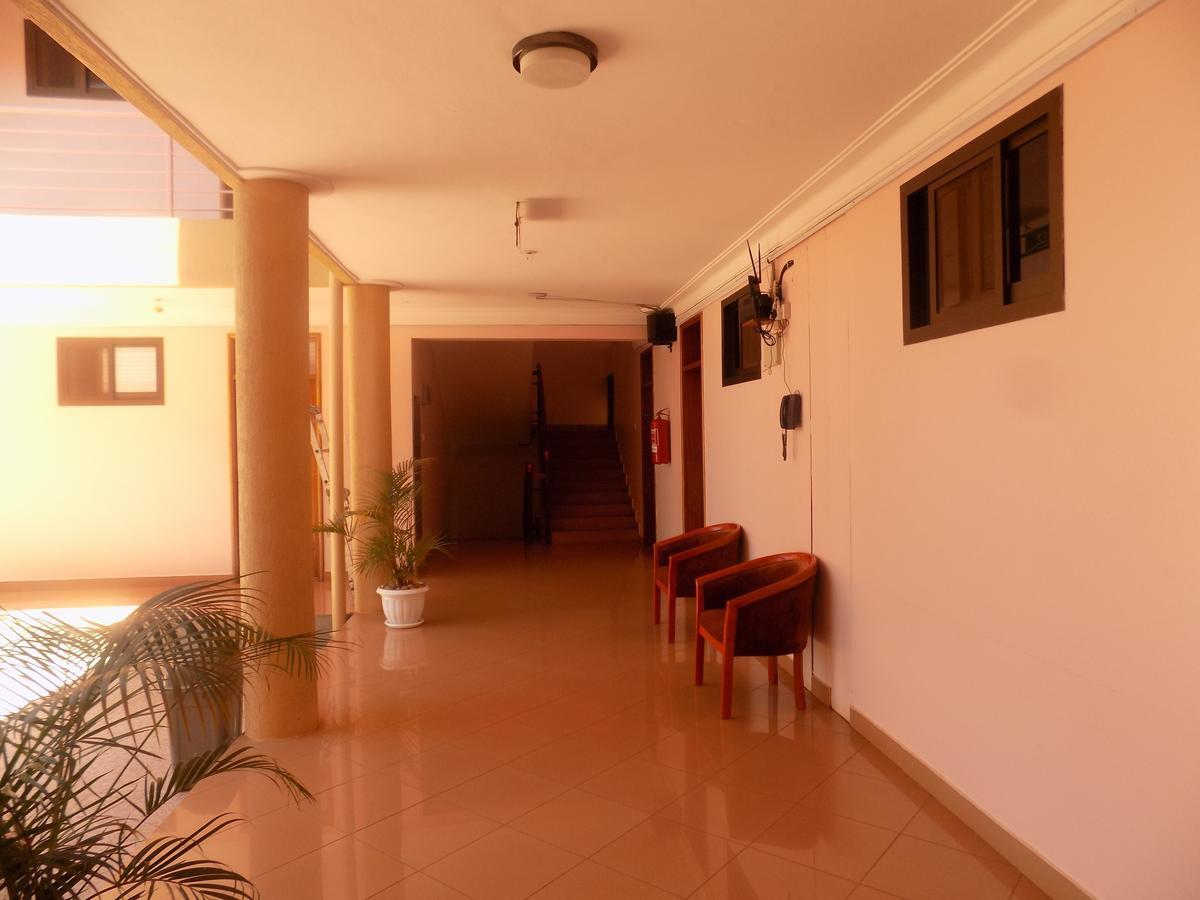 Entebbe Traveller'S Hotel Екстериор снимка