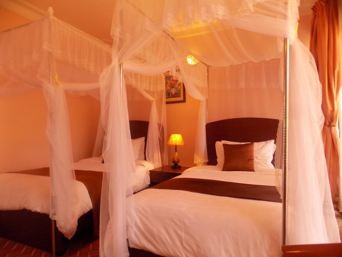 Entebbe Traveller'S Hotel Екстериор снимка