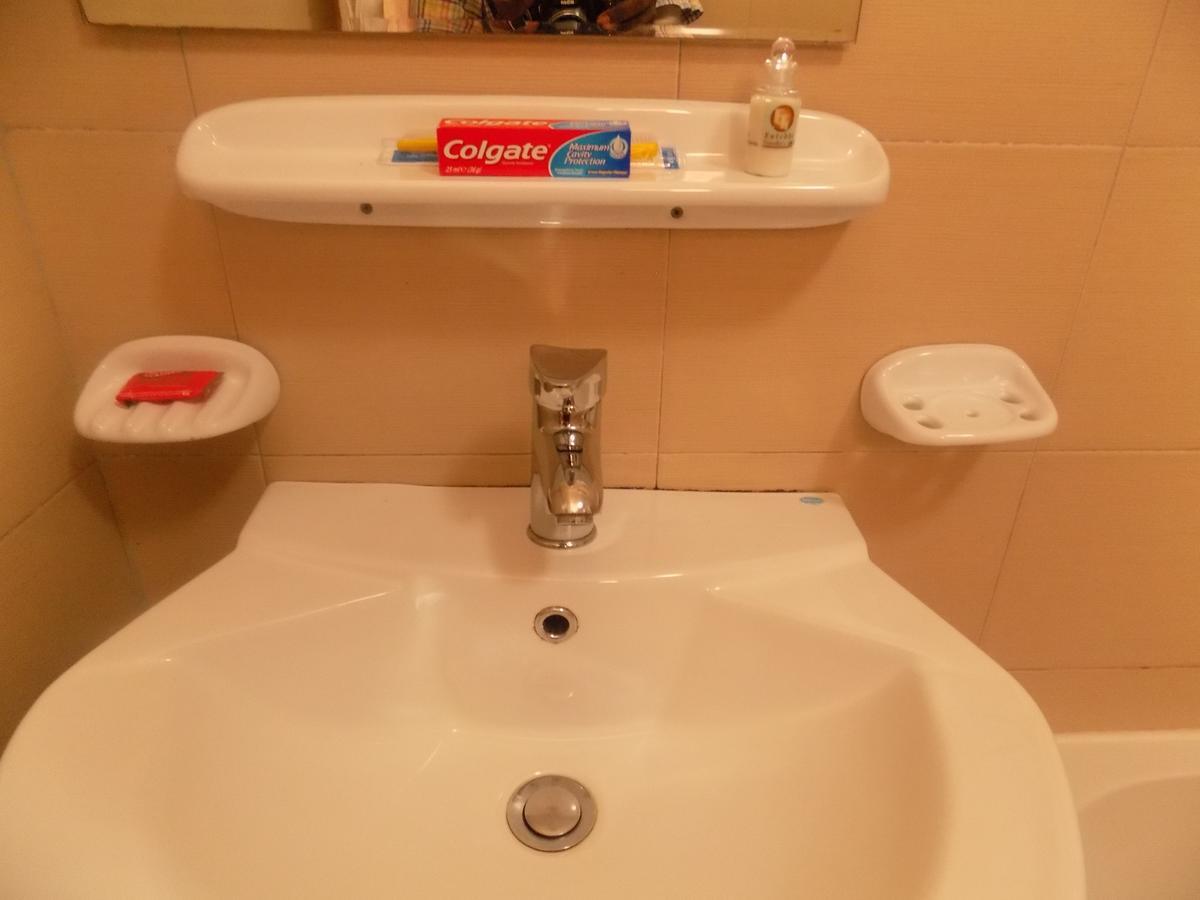 Entebbe Traveller'S Hotel Екстериор снимка