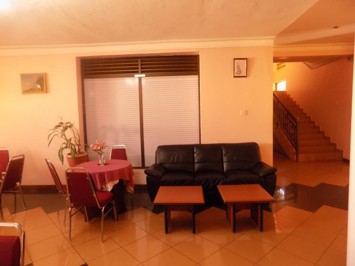 Entebbe Traveller'S Hotel Екстериор снимка