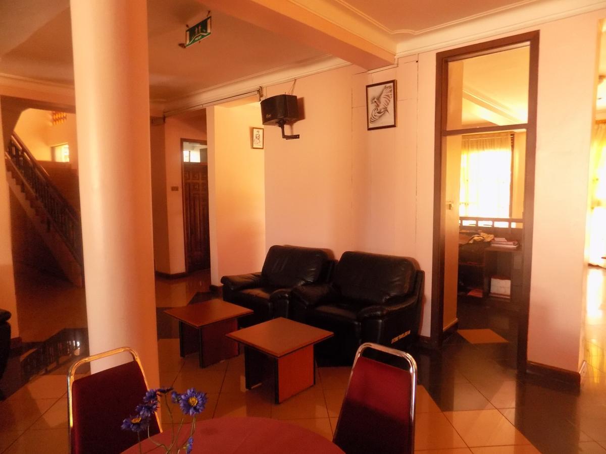 Entebbe Traveller'S Hotel Екстериор снимка