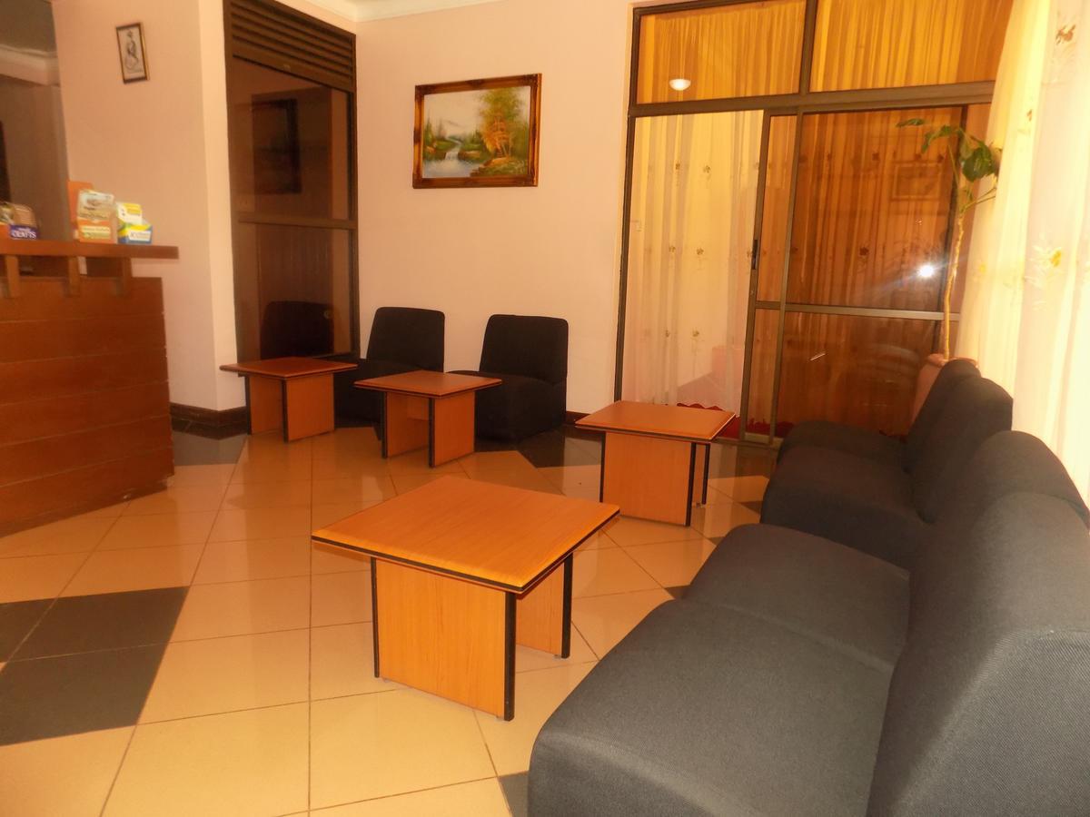 Entebbe Traveller'S Hotel Екстериор снимка