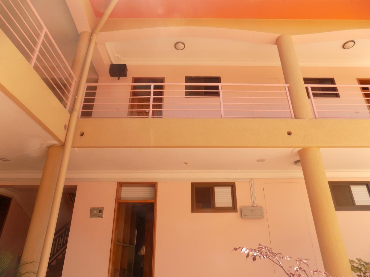 Entebbe Traveller'S Hotel Екстериор снимка