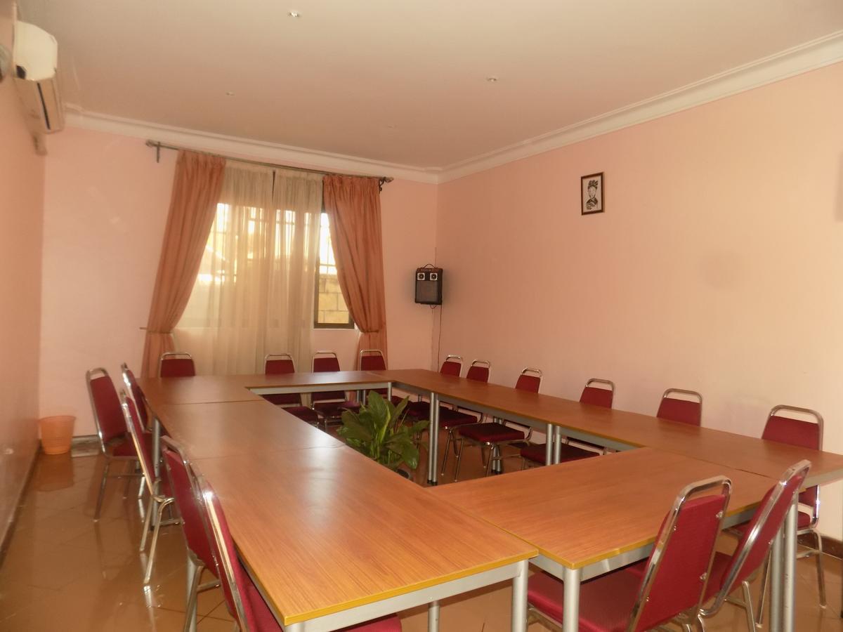 Entebbe Traveller'S Hotel Екстериор снимка