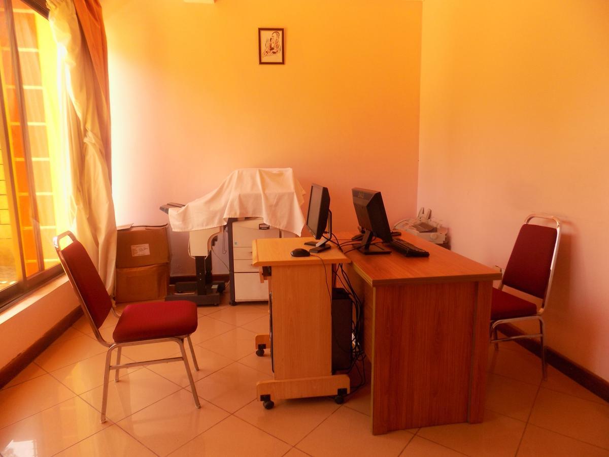 Entebbe Traveller'S Hotel Екстериор снимка